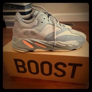 Yeezy boost 700